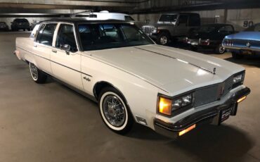 Oldsmobile-Ninety-Eight-1983-Sedan-10