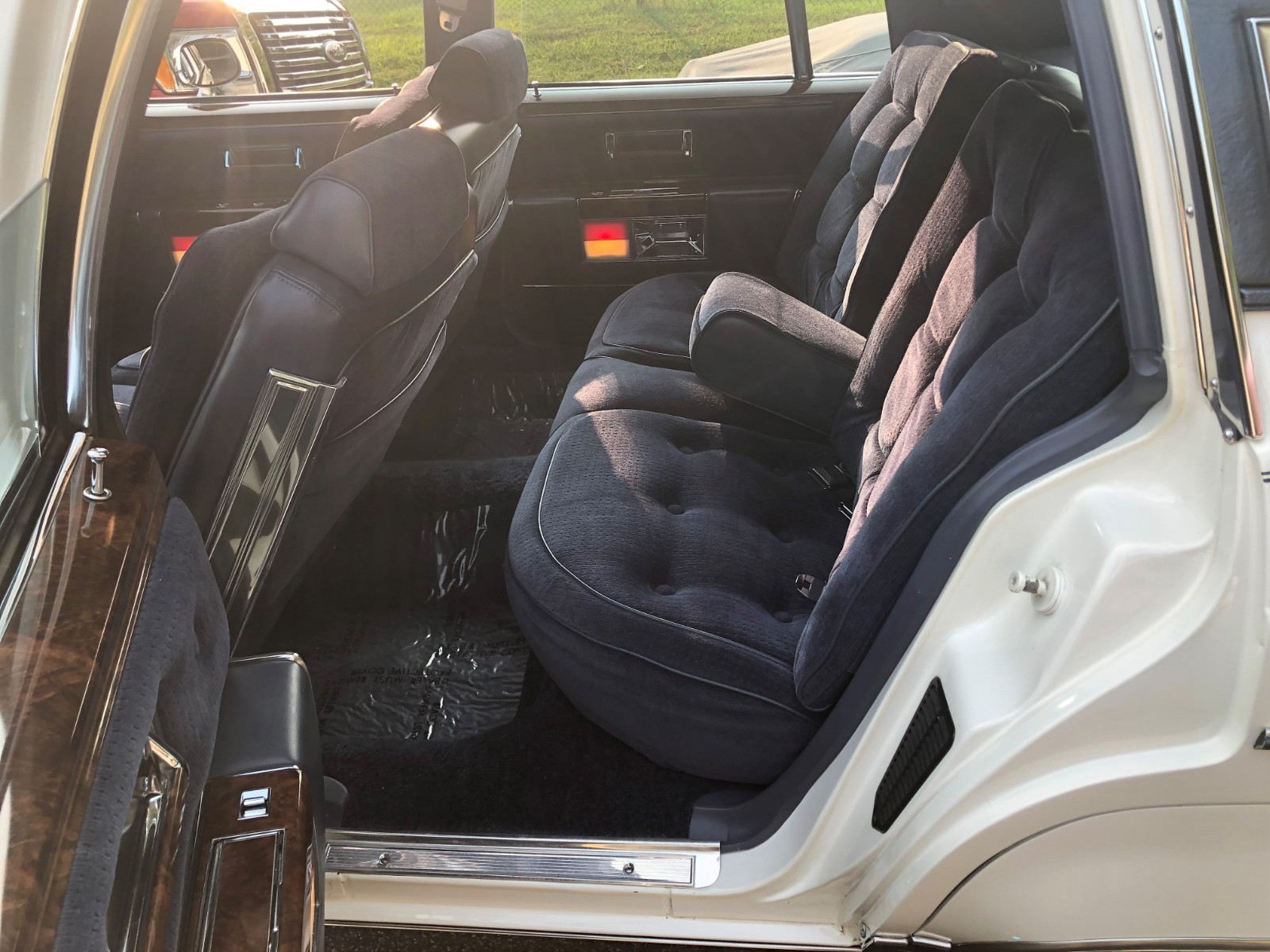 Oldsmobile-Ninety-Eight-1983-Sedan-14