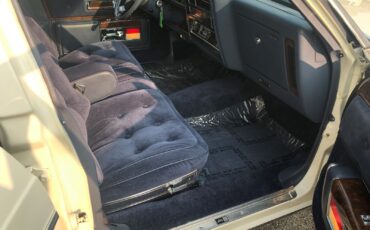 Oldsmobile-Ninety-Eight-1983-Sedan-15