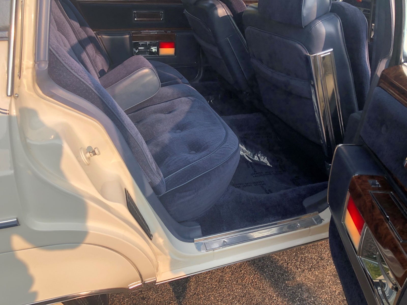 Oldsmobile-Ninety-Eight-1983-Sedan-16