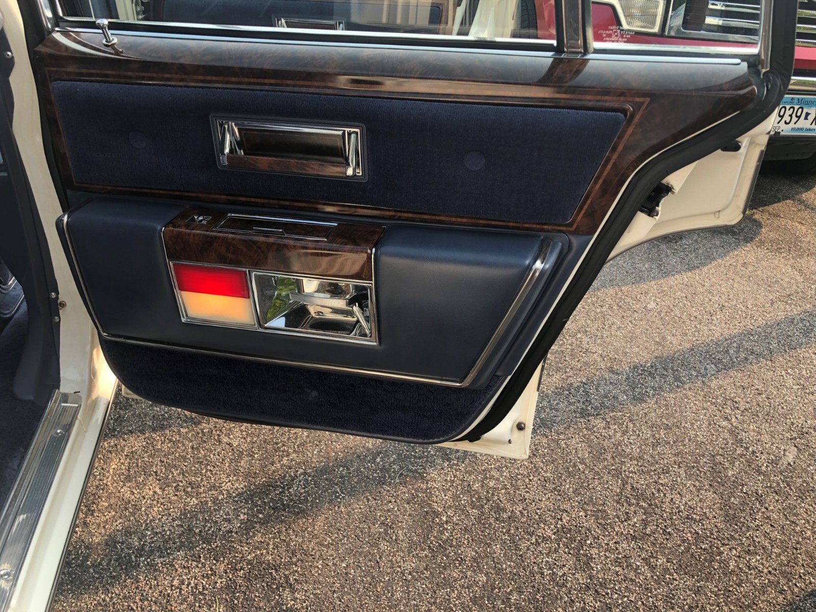 Oldsmobile-Ninety-Eight-1983-Sedan-18
