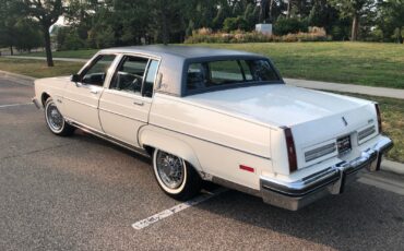 Oldsmobile-Ninety-Eight-1983-Sedan-2
