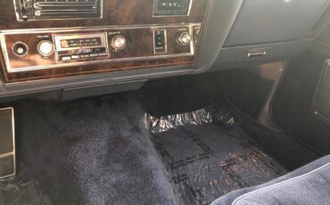 Oldsmobile-Ninety-Eight-1983-Sedan-21