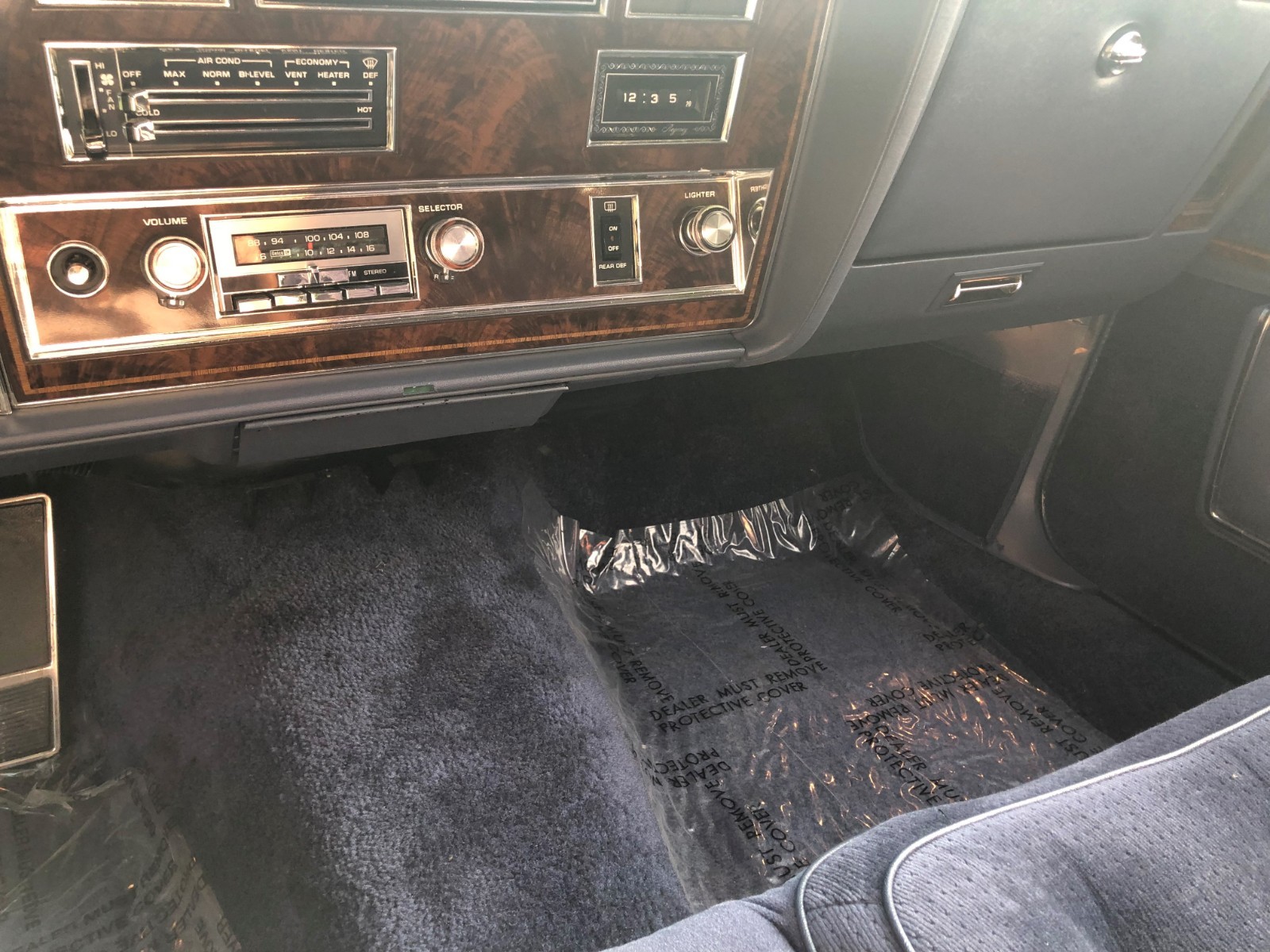Oldsmobile-Ninety-Eight-1983-Sedan-21