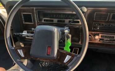 Oldsmobile-Ninety-Eight-1983-Sedan-22