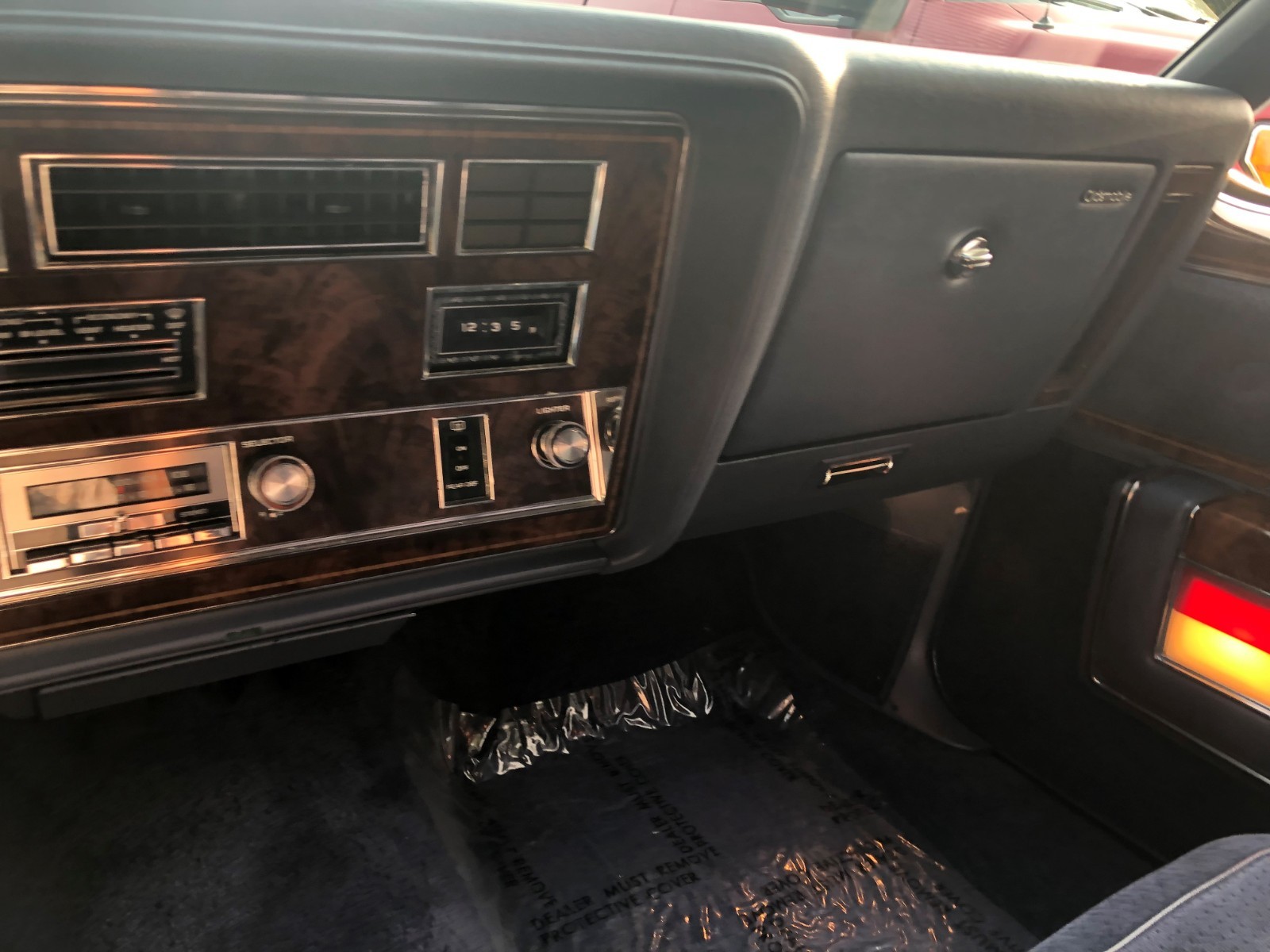Oldsmobile-Ninety-Eight-1983-Sedan-23