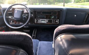 Oldsmobile-Ninety-Eight-1983-Sedan-24