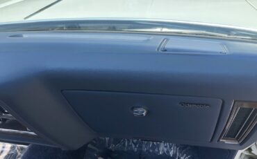 Oldsmobile-Ninety-Eight-1983-Sedan-27