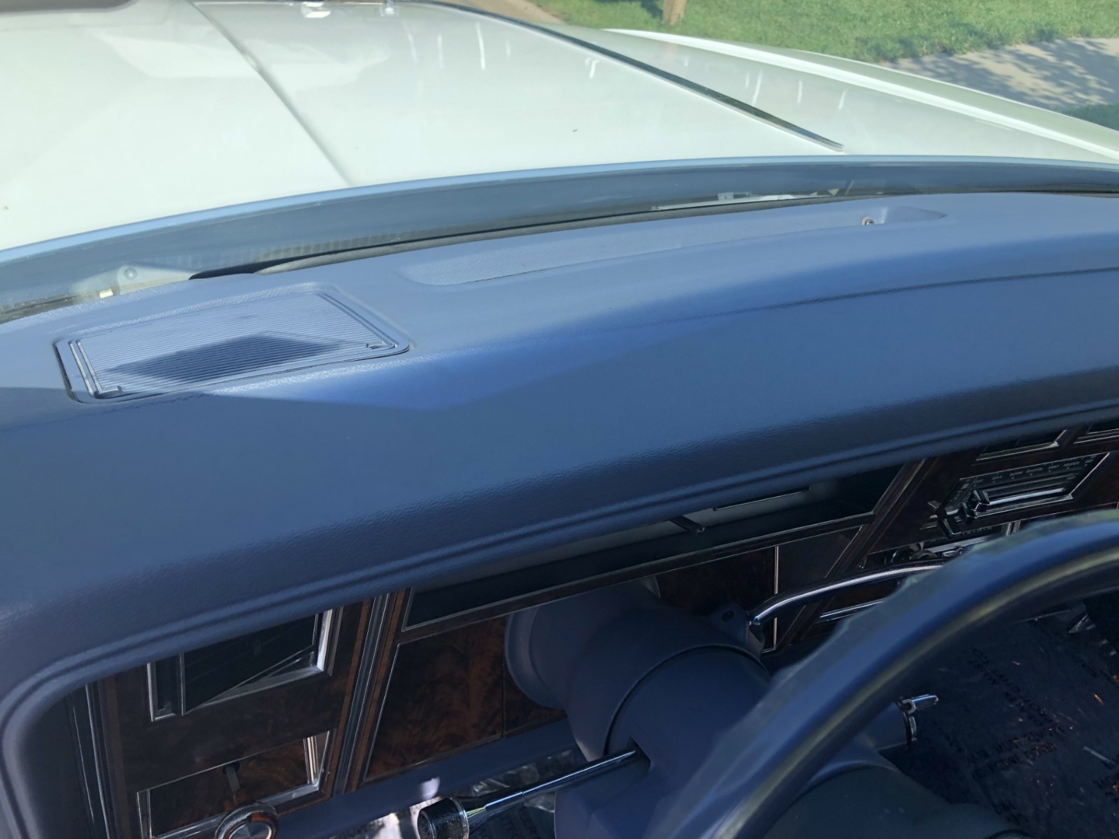 Oldsmobile-Ninety-Eight-1983-Sedan-28
