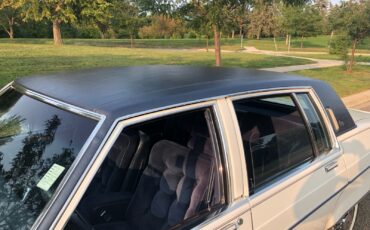 Oldsmobile-Ninety-Eight-1983-Sedan-30