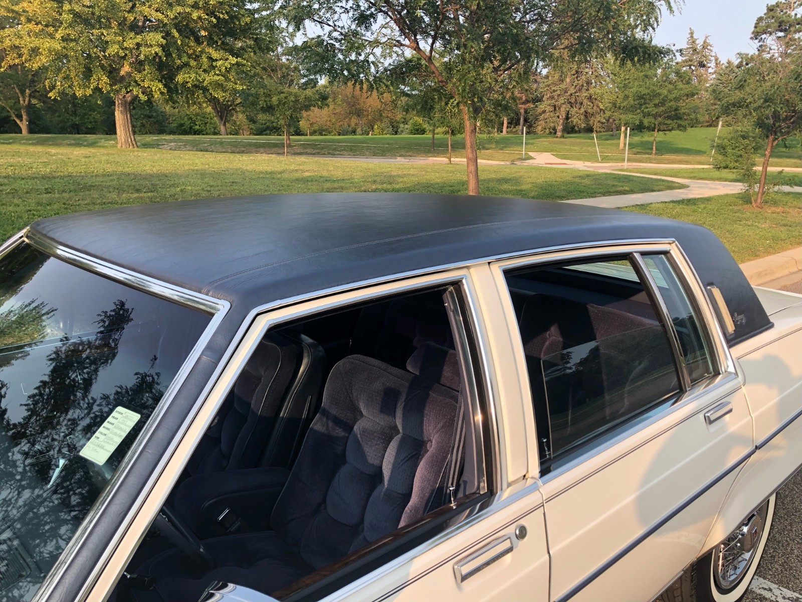 Oldsmobile-Ninety-Eight-1983-Sedan-30