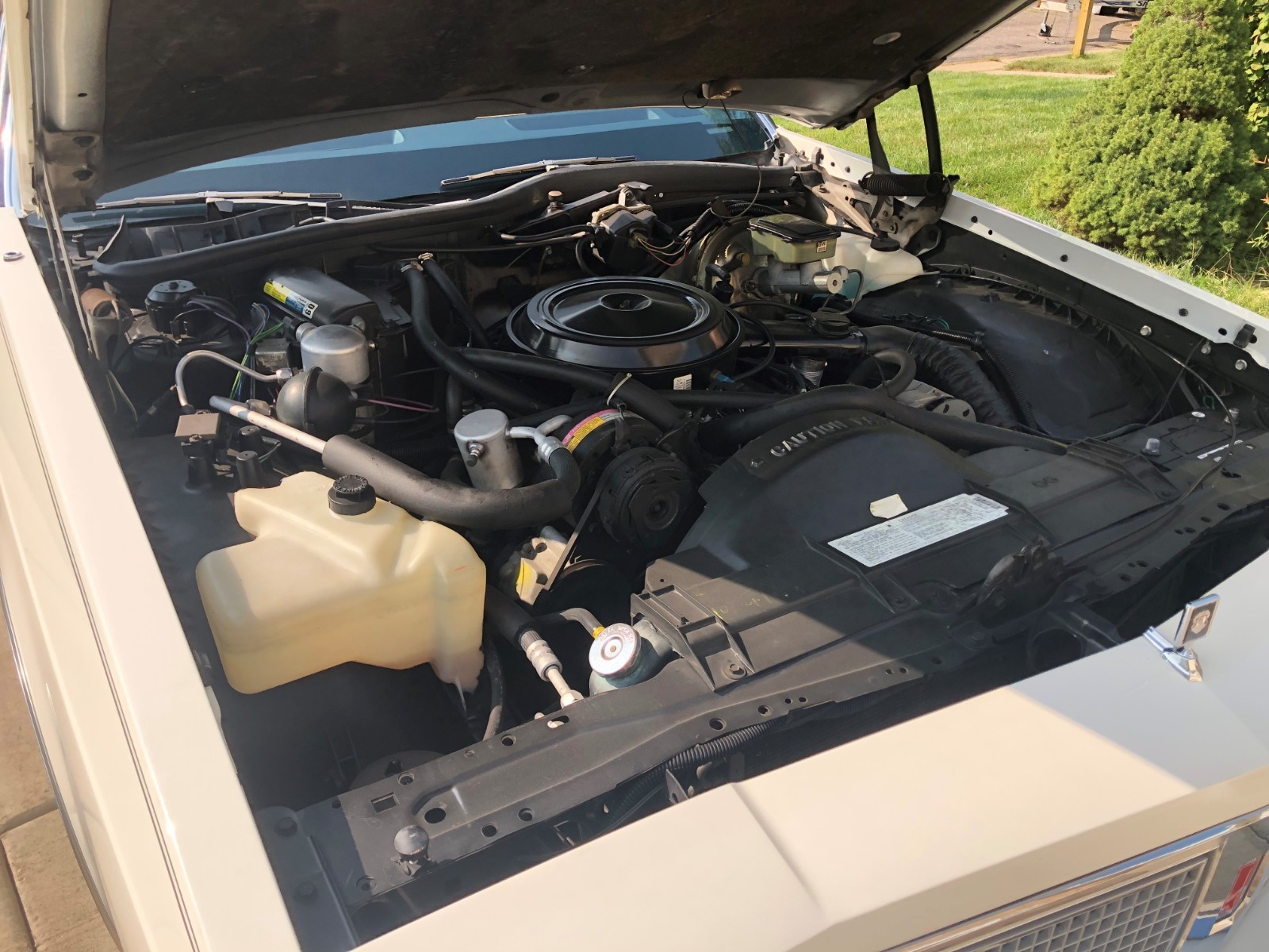 Oldsmobile-Ninety-Eight-1983-Sedan-38