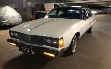 Oldsmobile-Ninety-Eight-1983-Sedan-7
