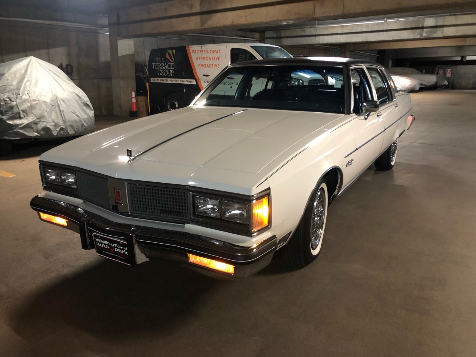 Oldsmobile-Ninety-Eight-1983-Sedan-7