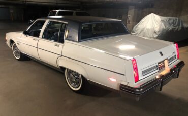 Oldsmobile-Ninety-Eight-1983-Sedan-8