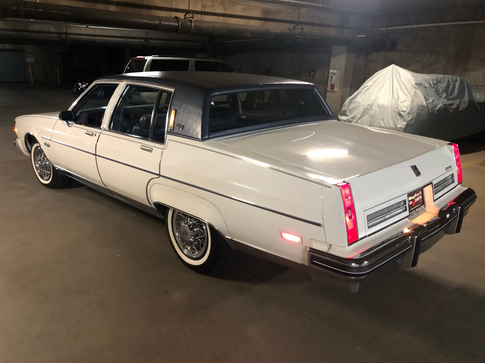Oldsmobile-Ninety-Eight-1983-Sedan-8