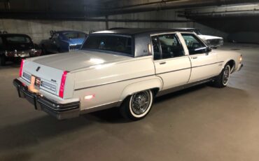 Oldsmobile-Ninety-Eight-1983-Sedan-9