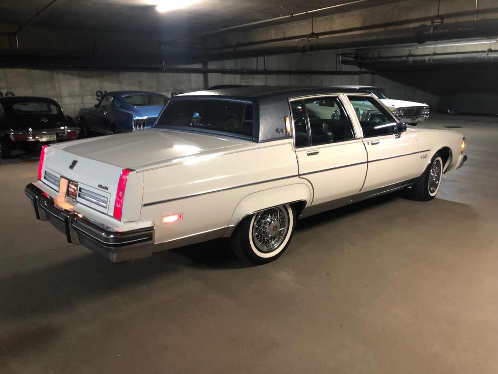 Oldsmobile-Ninety-Eight-1983-Sedan-9
