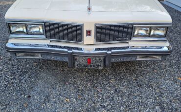 Oldsmobile-Ninety-Eight-1984-Coupe-14