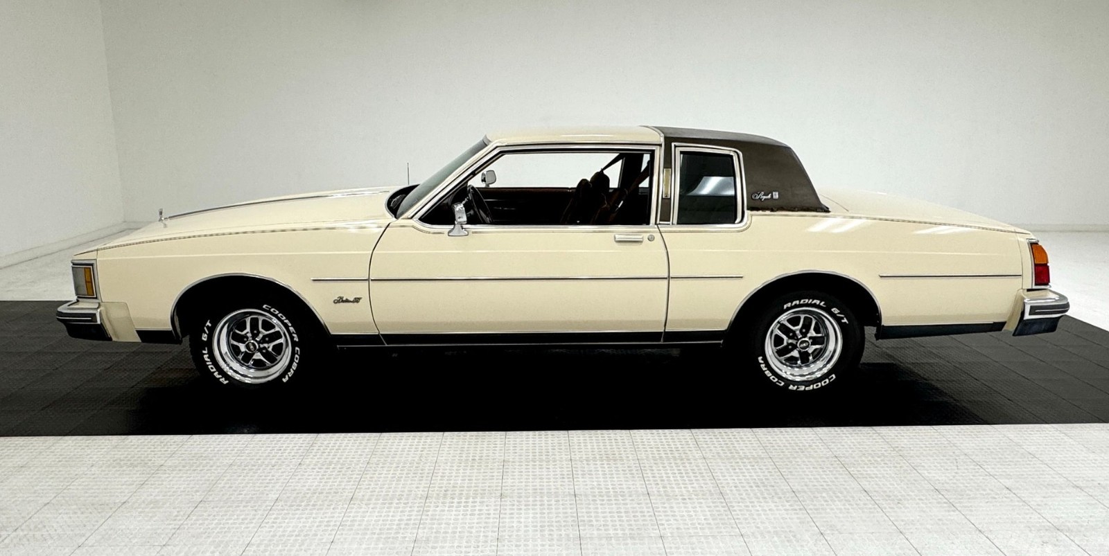 Oldsmobile-Ninety-Eight-1984-Coupe-3