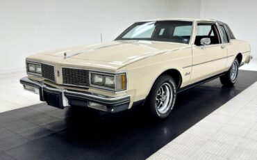 Oldsmobile-Ninety-Eight-1984-Coupe
