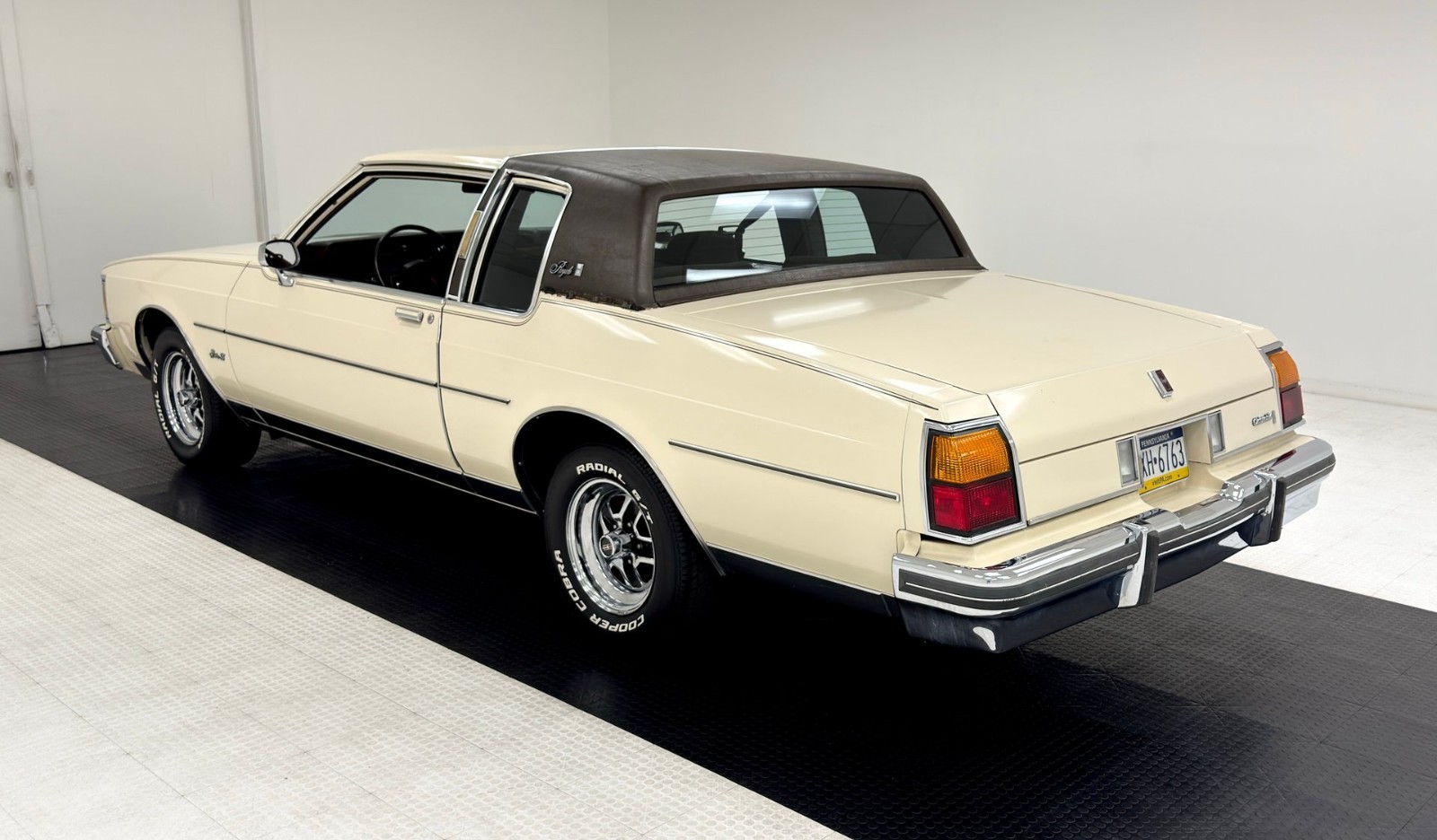 Oldsmobile-Ninety-Eight-1984-Coupe-4
