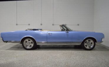 Oldsmobile-Starfire-1965-Ice-Blue-Metallic-BlueWhite-10