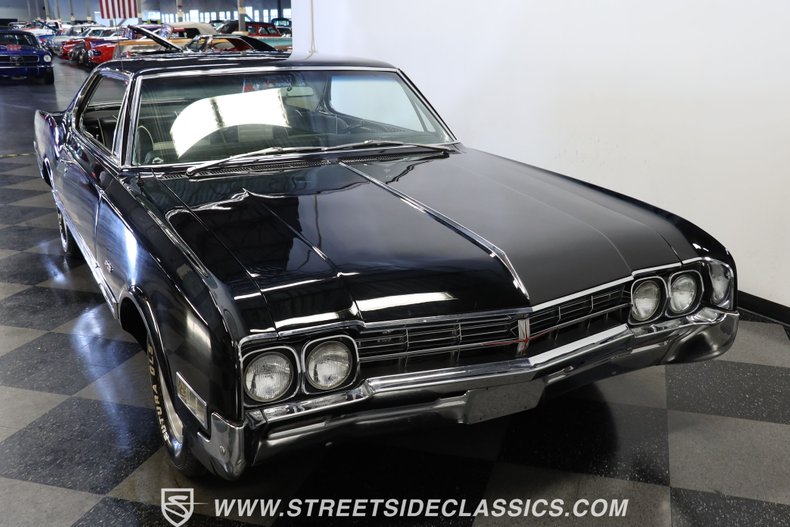 Oldsmobile-Starfire-1966-Black-Black-and-White-12