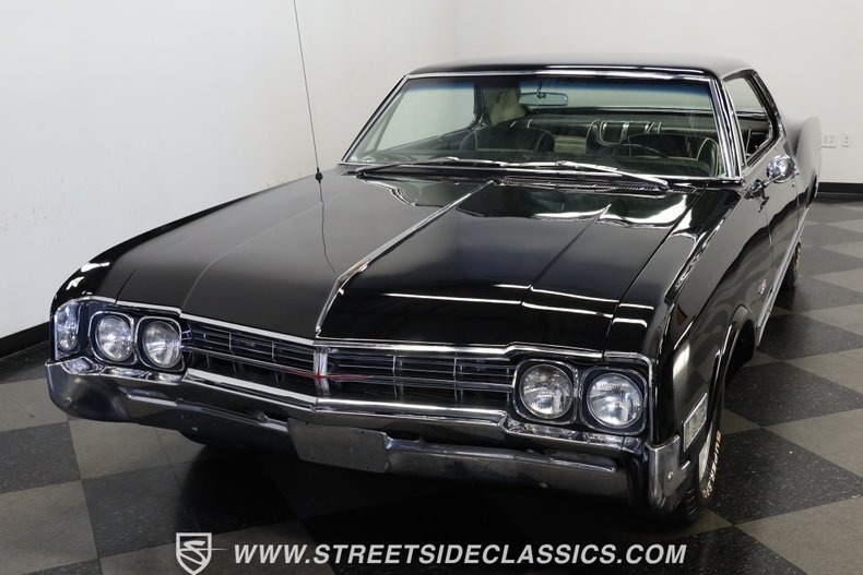 Oldsmobile-Starfire-1966-Black-Black-and-White-14