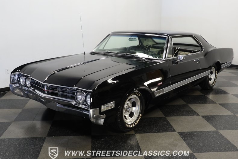 Oldsmobile-Starfire-1966-Black-Black-and-White-15