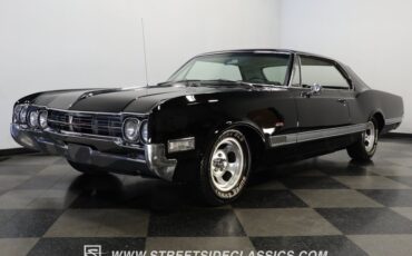 Oldsmobile-Starfire-1966-Black-Black-and-White-18