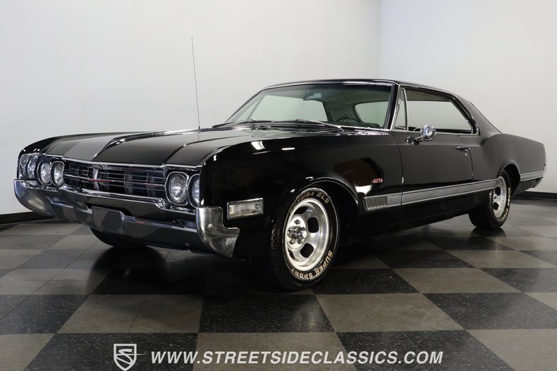 Oldsmobile-Starfire-1966-Black-Black-and-White-18