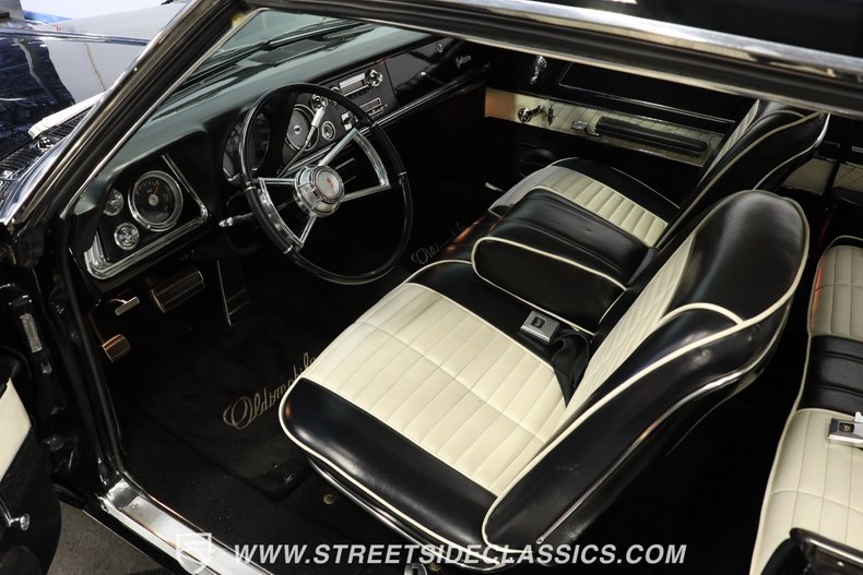 Oldsmobile-Starfire-1966-Black-Black-and-White-2
