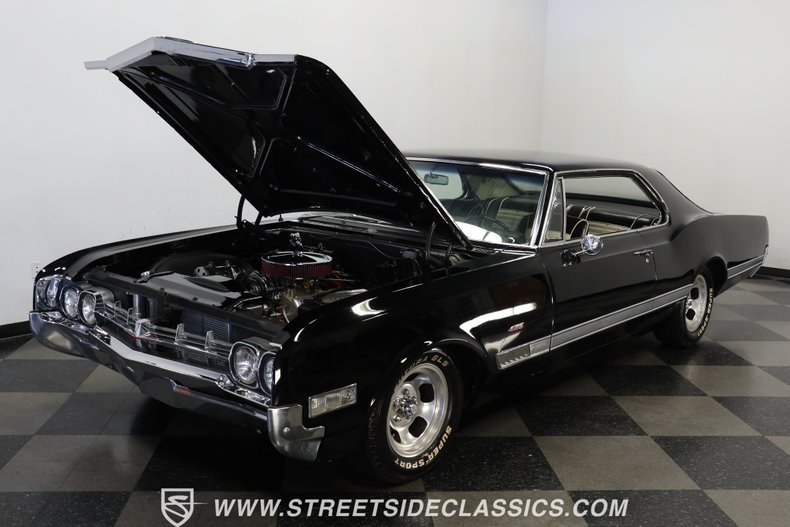 Oldsmobile-Starfire-1966-Black-Black-and-White-26