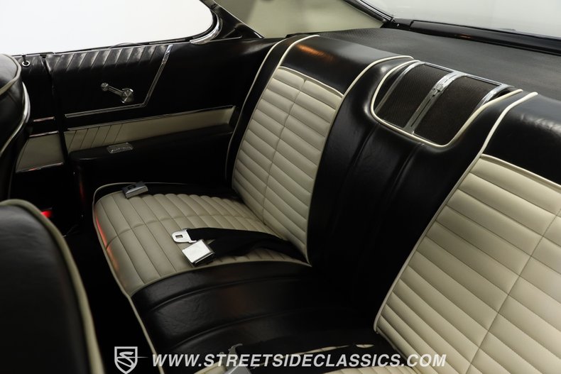 Oldsmobile-Starfire-1966-Black-Black-and-White-36