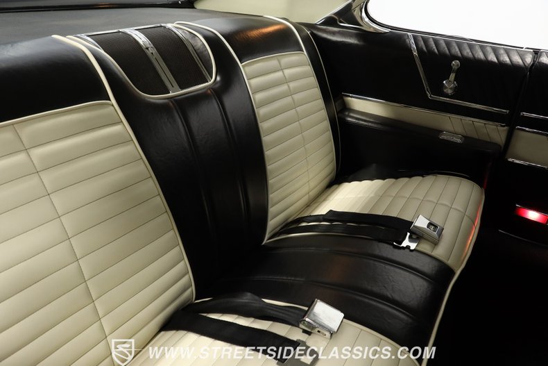 Oldsmobile-Starfire-1966-Black-Black-and-White-37