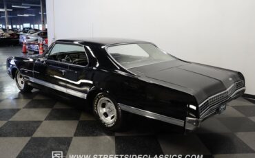 Oldsmobile-Starfire-1966-Black-Black-and-White-4