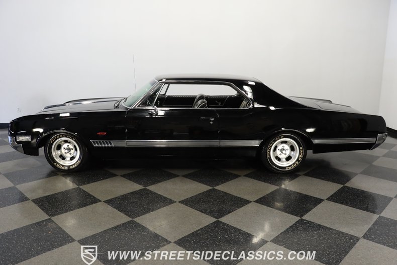 Oldsmobile-Starfire-1966-Black-Black-and-White-47