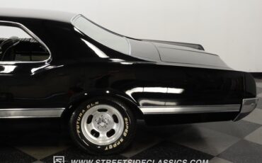 Oldsmobile-Starfire-1966-Black-Black-and-White-48