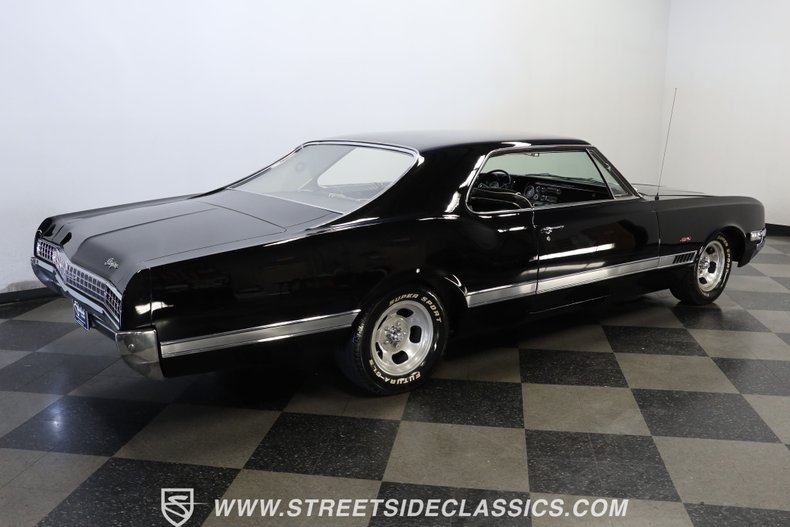 Oldsmobile-Starfire-1966-Black-Black-and-White-9