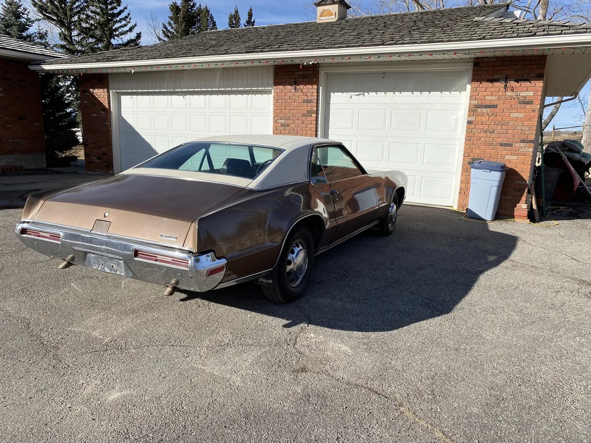 Oldsmobile-Toronado-1970-Brown-Brown-1