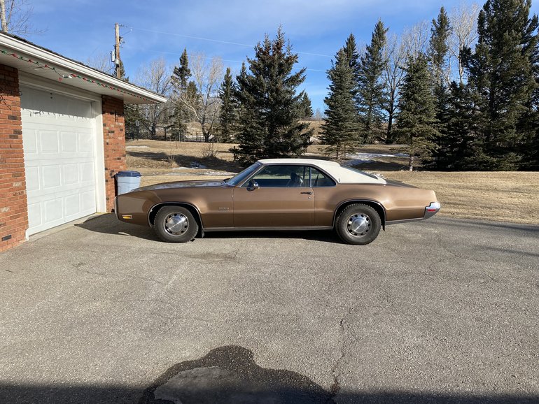 Oldsmobile-Toronado-1970-Brown-Brown