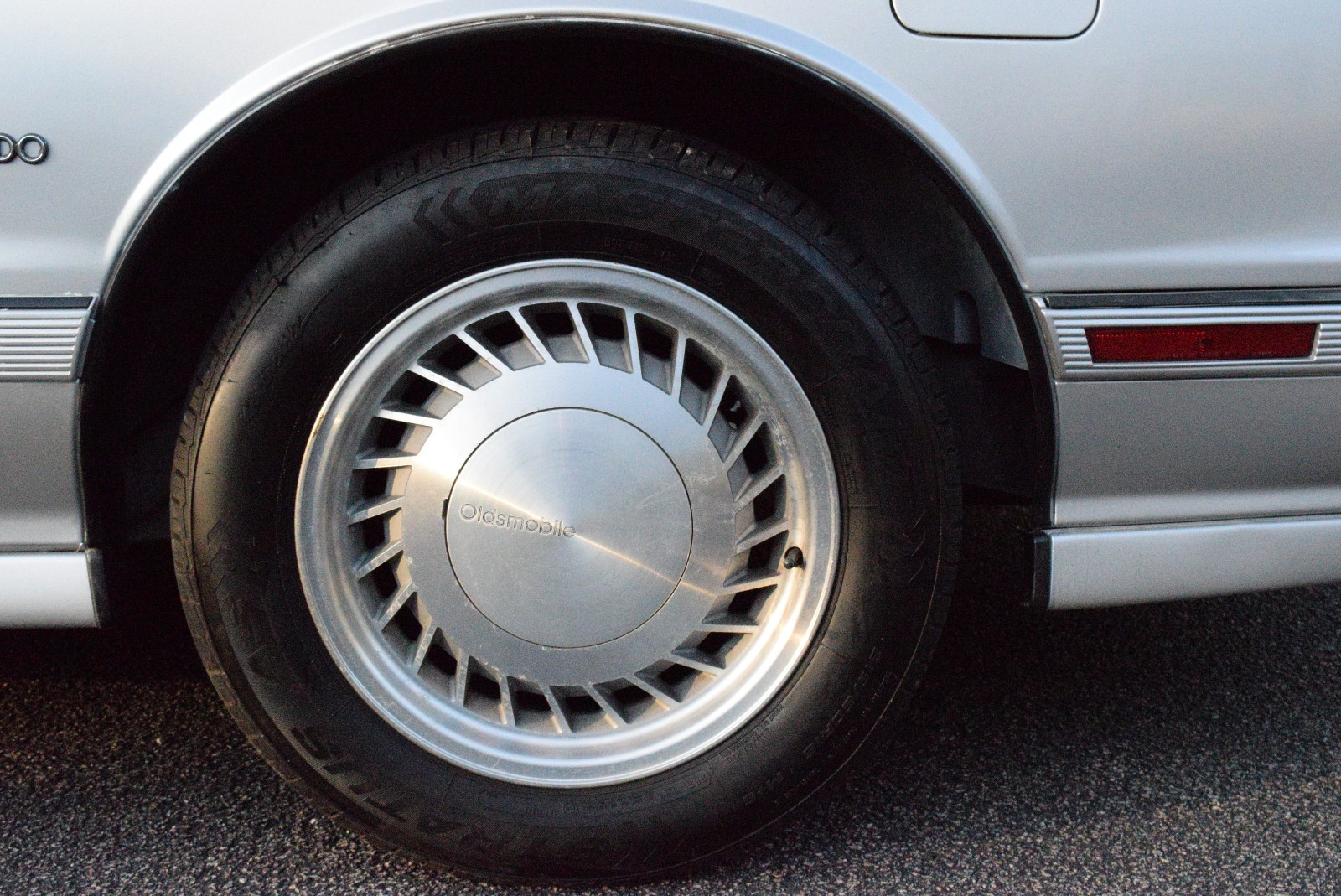 Oldsmobile-Toronado-1991-Coupe-11