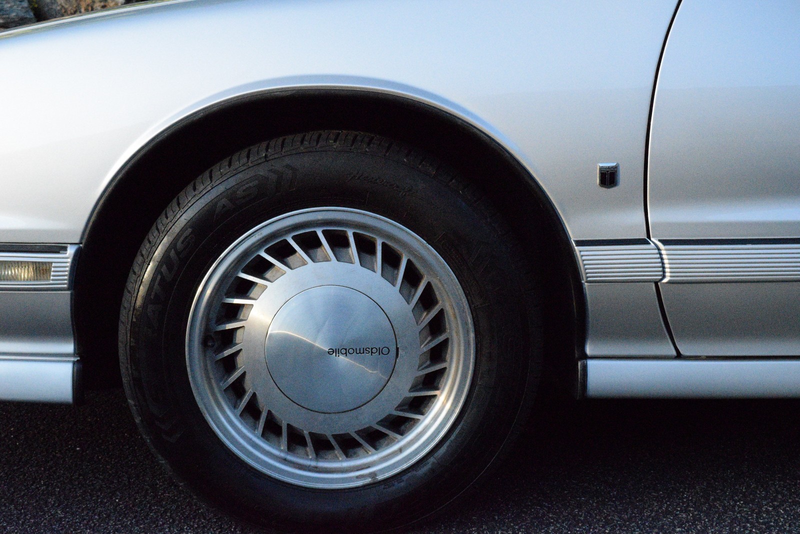 Oldsmobile-Toronado-1991-Coupe-12