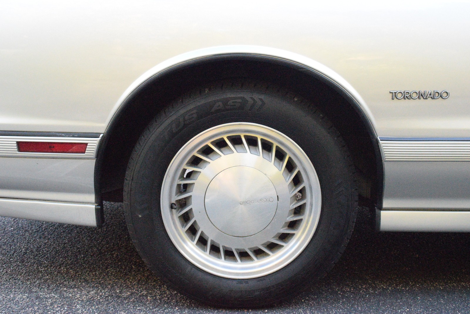 Oldsmobile-Toronado-1991-Coupe-14