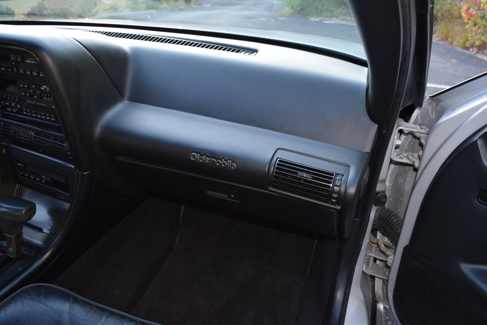 Oldsmobile-Toronado-1991-Coupe-20