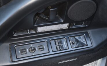 Oldsmobile-Toronado-1991-Coupe-24