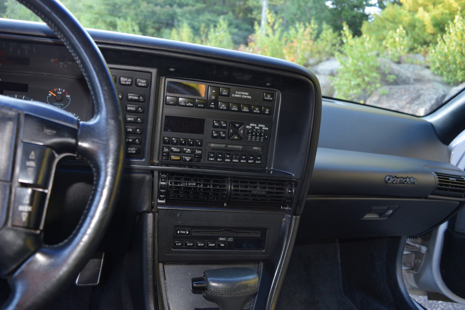 Oldsmobile-Toronado-1991-Coupe-26