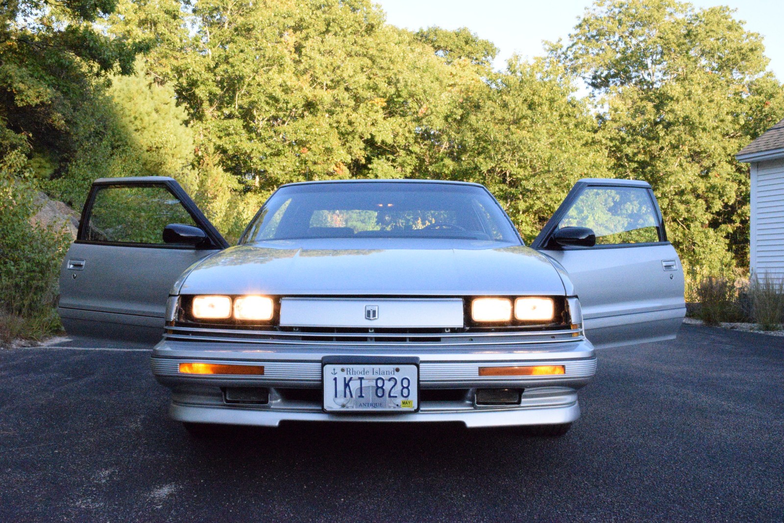 Oldsmobile-Toronado-1991-Coupe-30