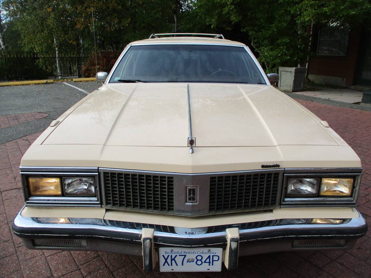 Oldsmobile-custom-cruiser-wagon-1990-1